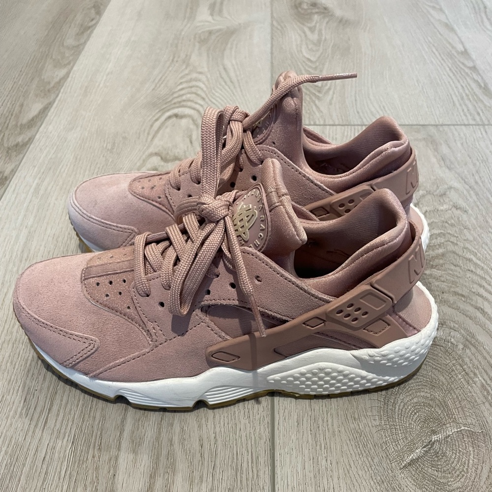 Woman’s size 6.5 shoes